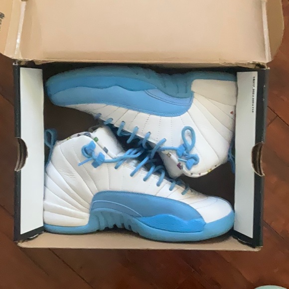 AIR JORDAN 12 EMOJI RETRO SIZE 6.5Y Boys - Picture 2 of 6